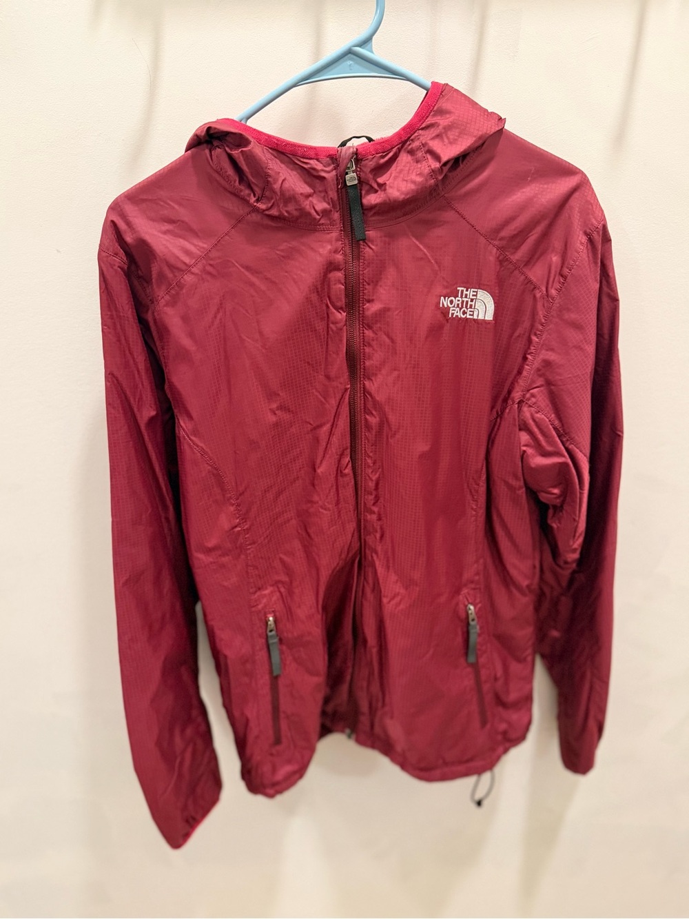 The North Face women’s fleece lined windbreaker in burgundy color